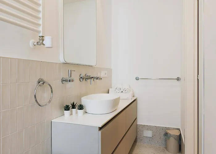 Stunning Brand New 4br 4bath Center-vatican *