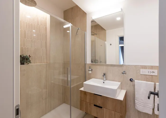 Stunning Brand New 4br 4bath Center-vatican Apartament Rzym