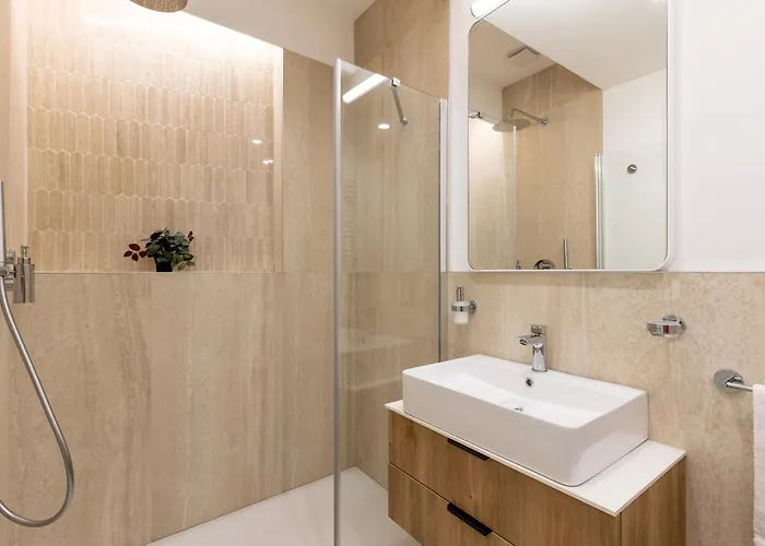 Stunning Brand New 4br 4bath Center-vatican Apartament *