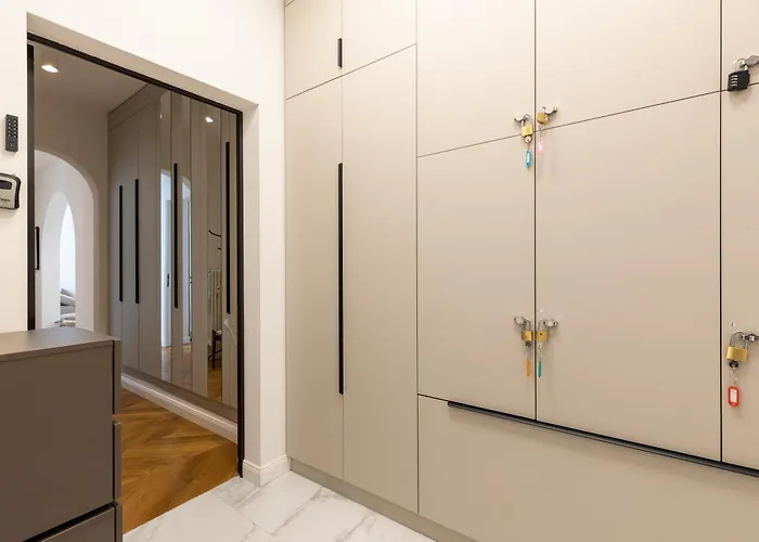 Stunning Brand New 4br 4bath Center-vatican Apartament